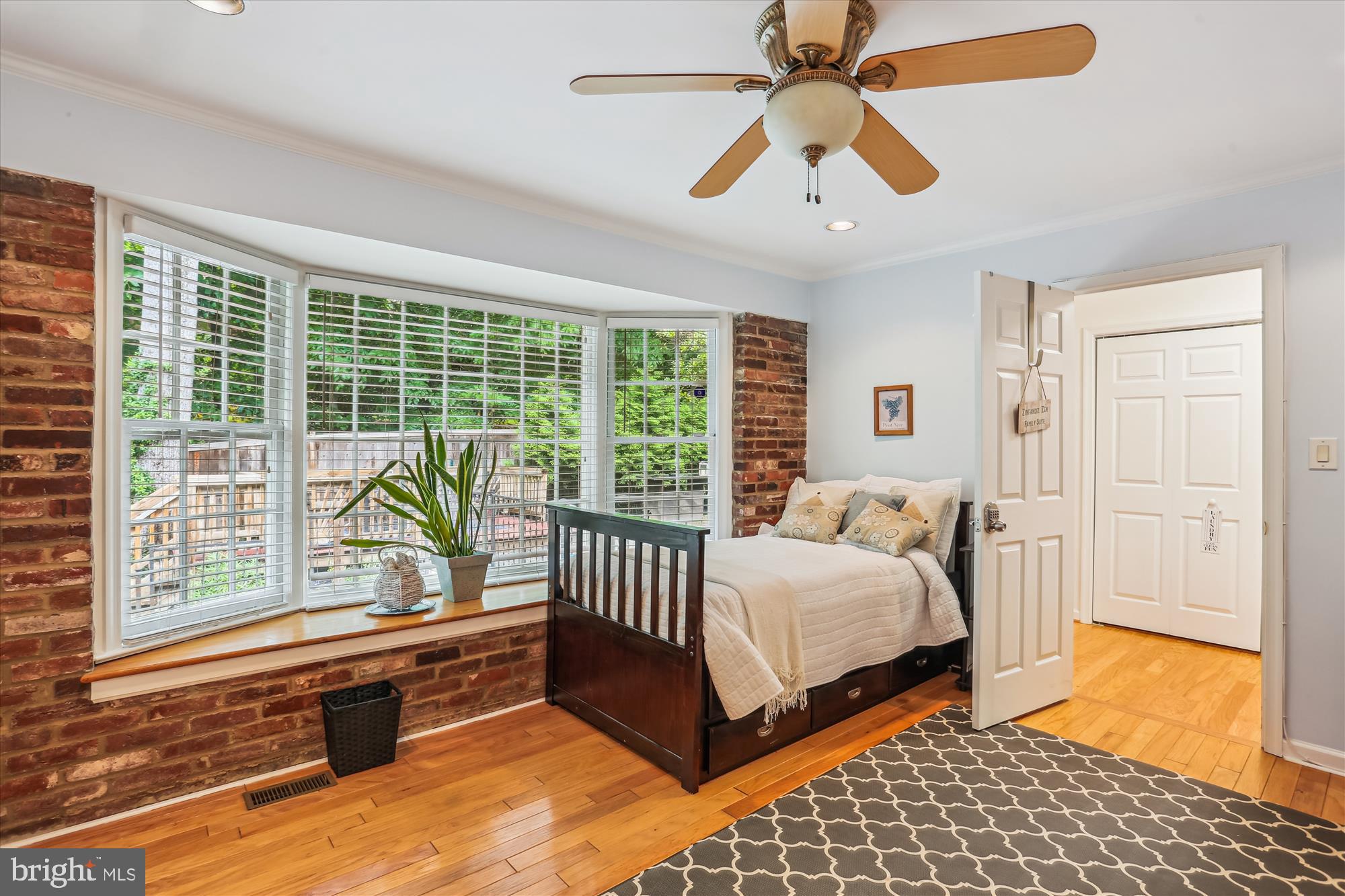 POTOMAC OUTSIDE - Residential