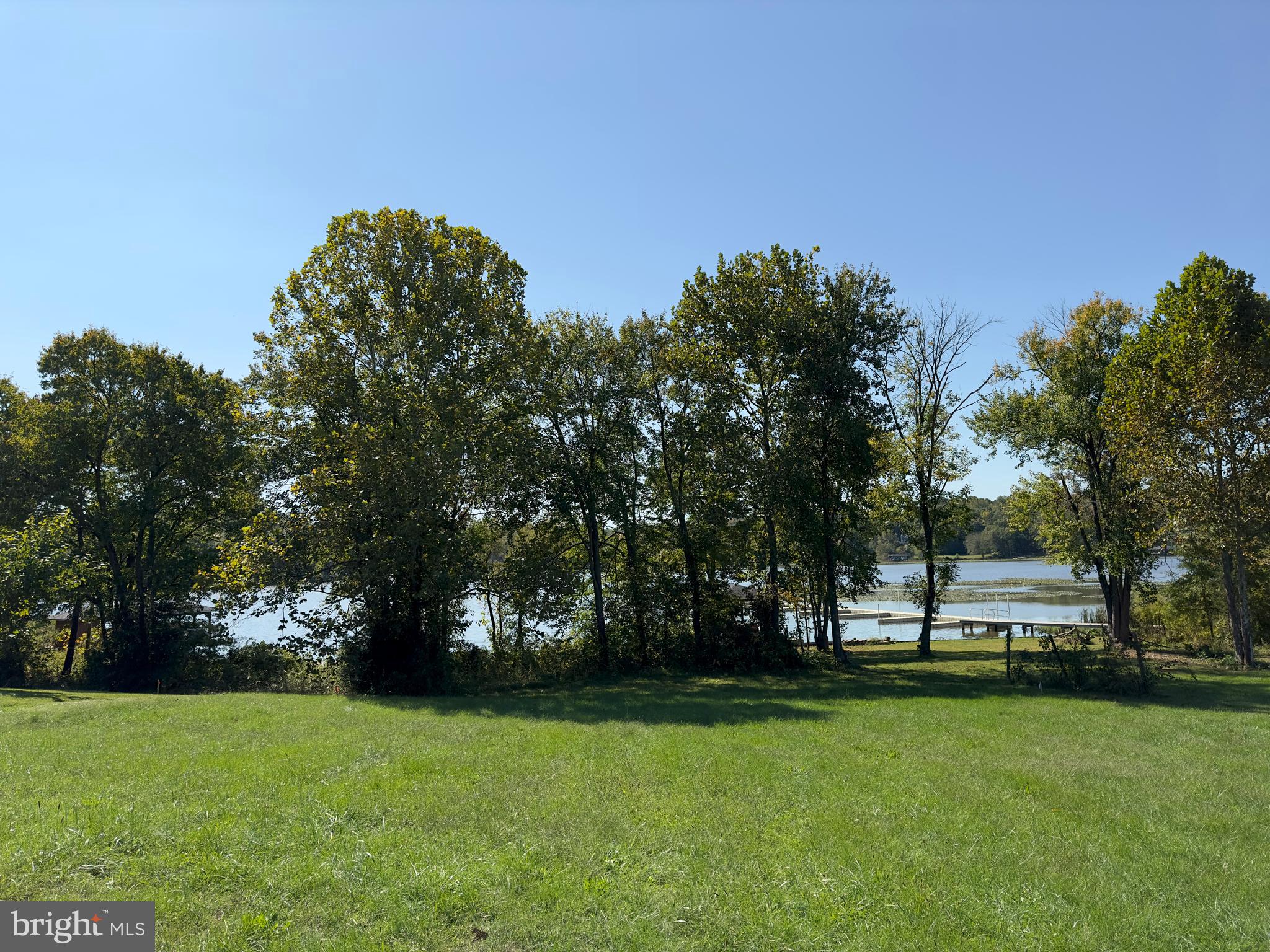 LANDS END ON LAKE ANNA - Land