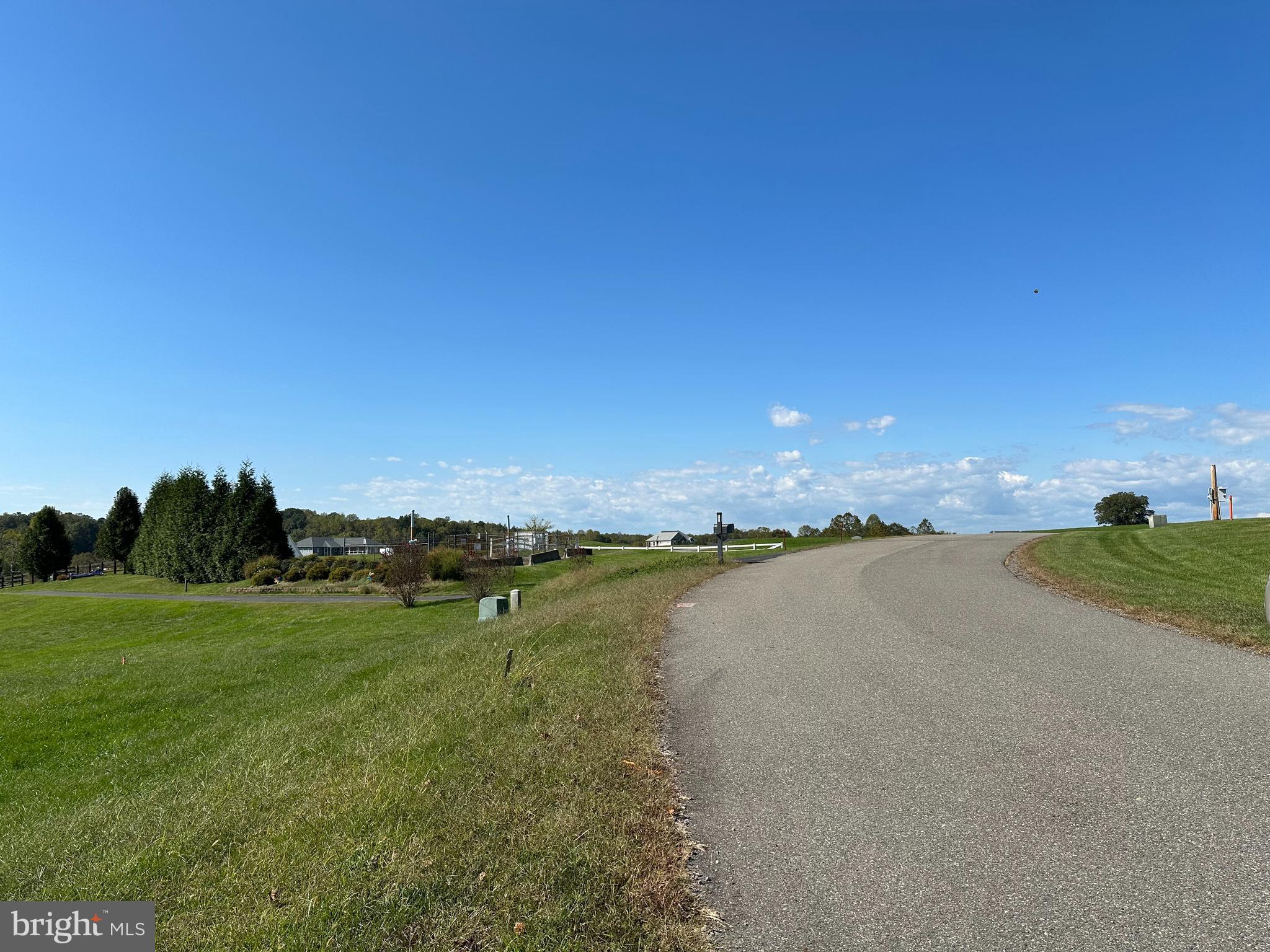 LANDS END ON LAKE ANNA - Land