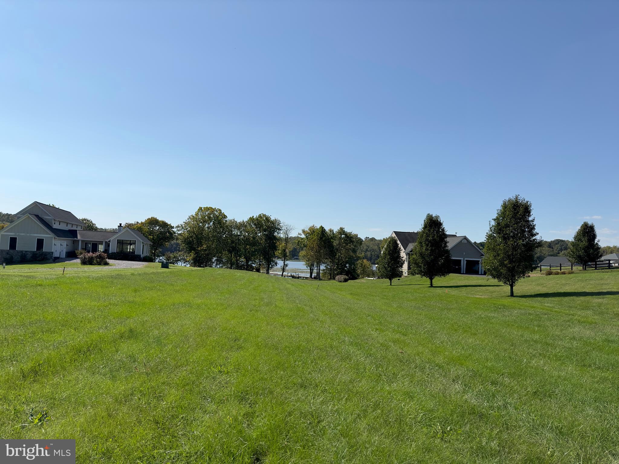 LANDS END ON LAKE ANNA - Land