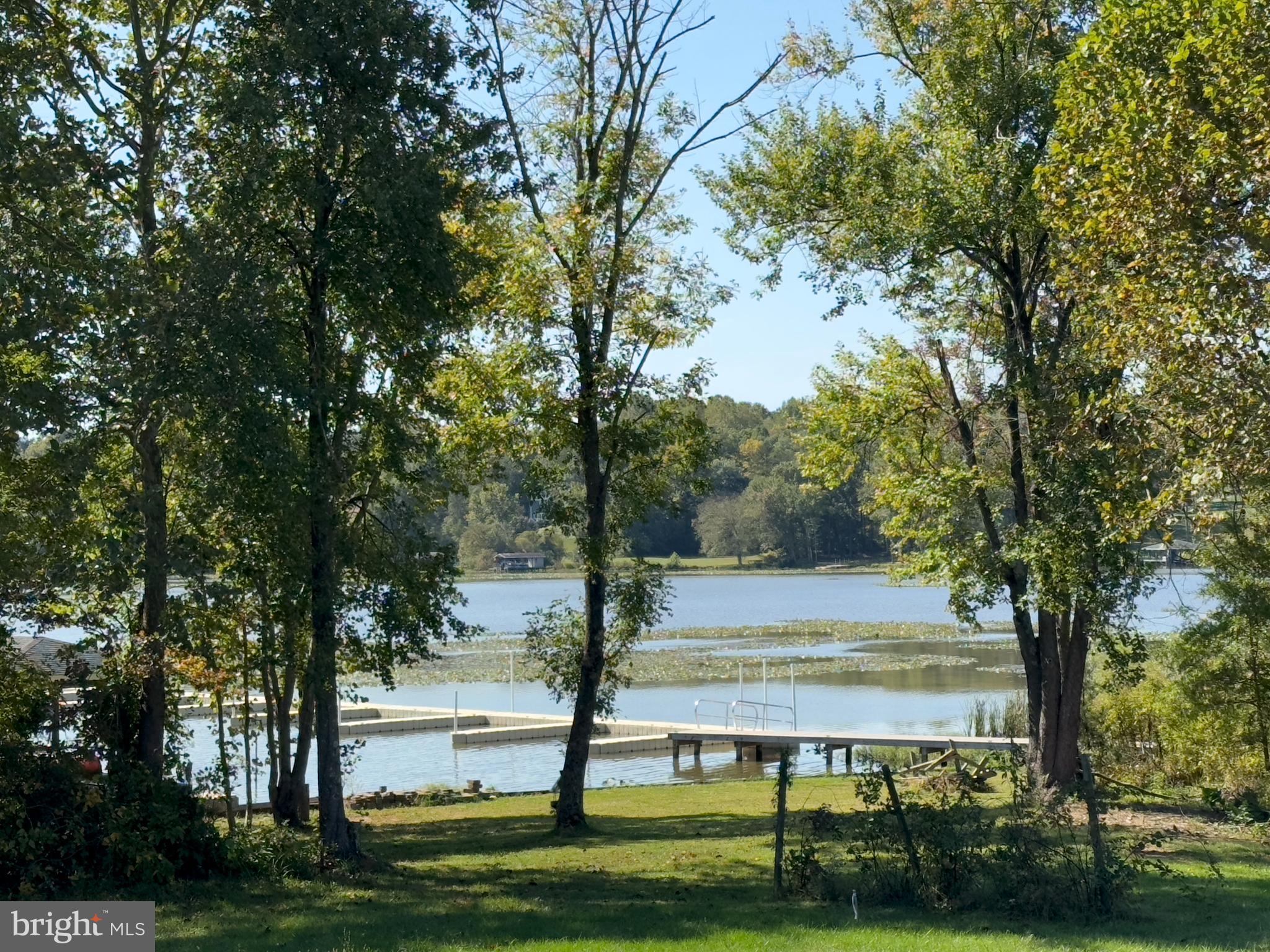 LANDS END ON LAKE ANNA - Land