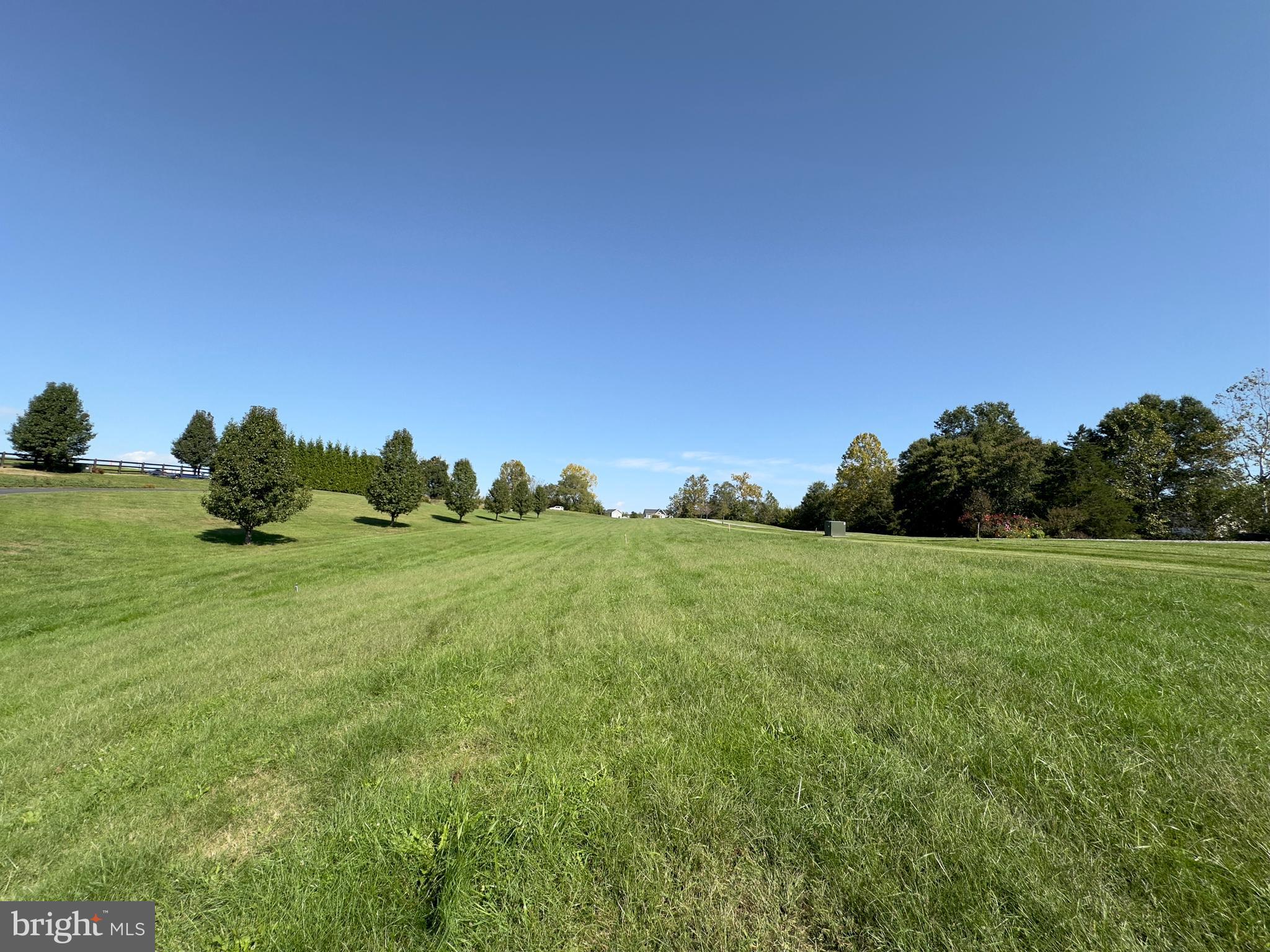 LANDS END ON LAKE ANNA - Land