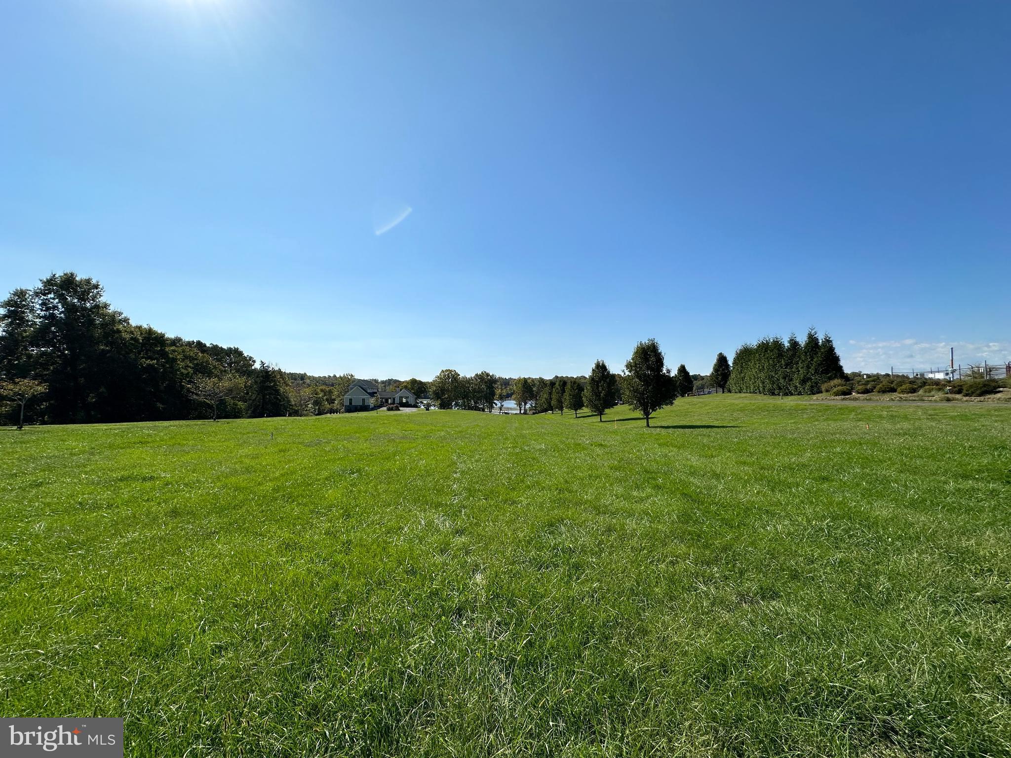 LANDS END ON LAKE ANNA - Land
