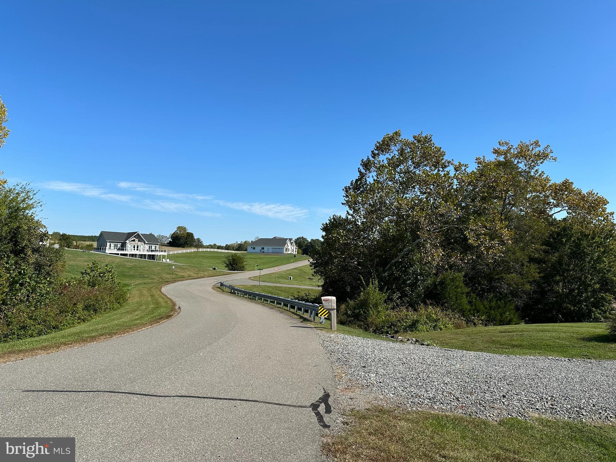 LANDS END ON LAKE ANNA - Land