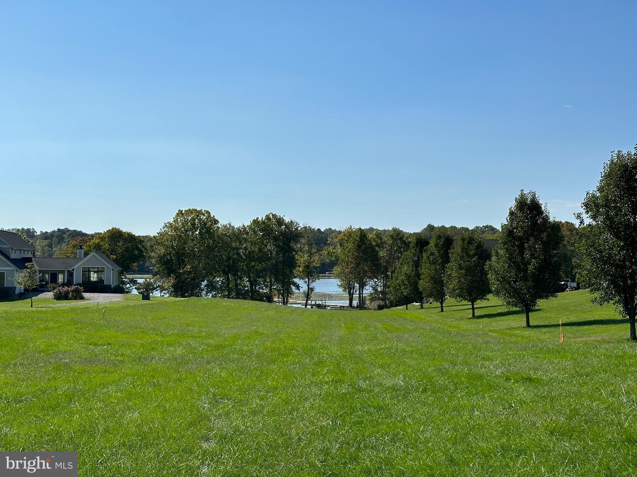 LANDS END ON LAKE ANNA - Land