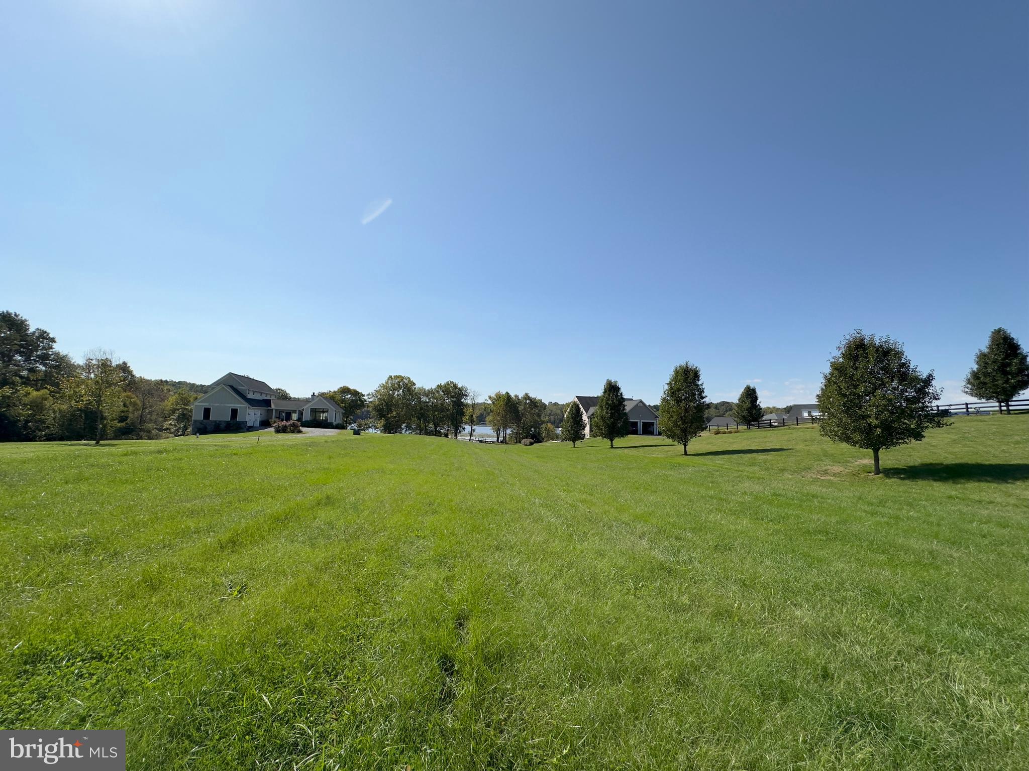 LANDS END ON LAKE ANNA - Land