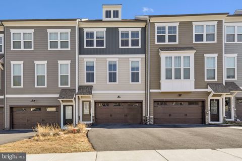 1697 BEECH LEAF STREET DUMFRIES VA 22026