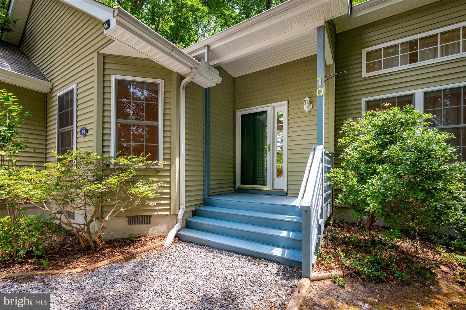10 LAUREL TRAIL
