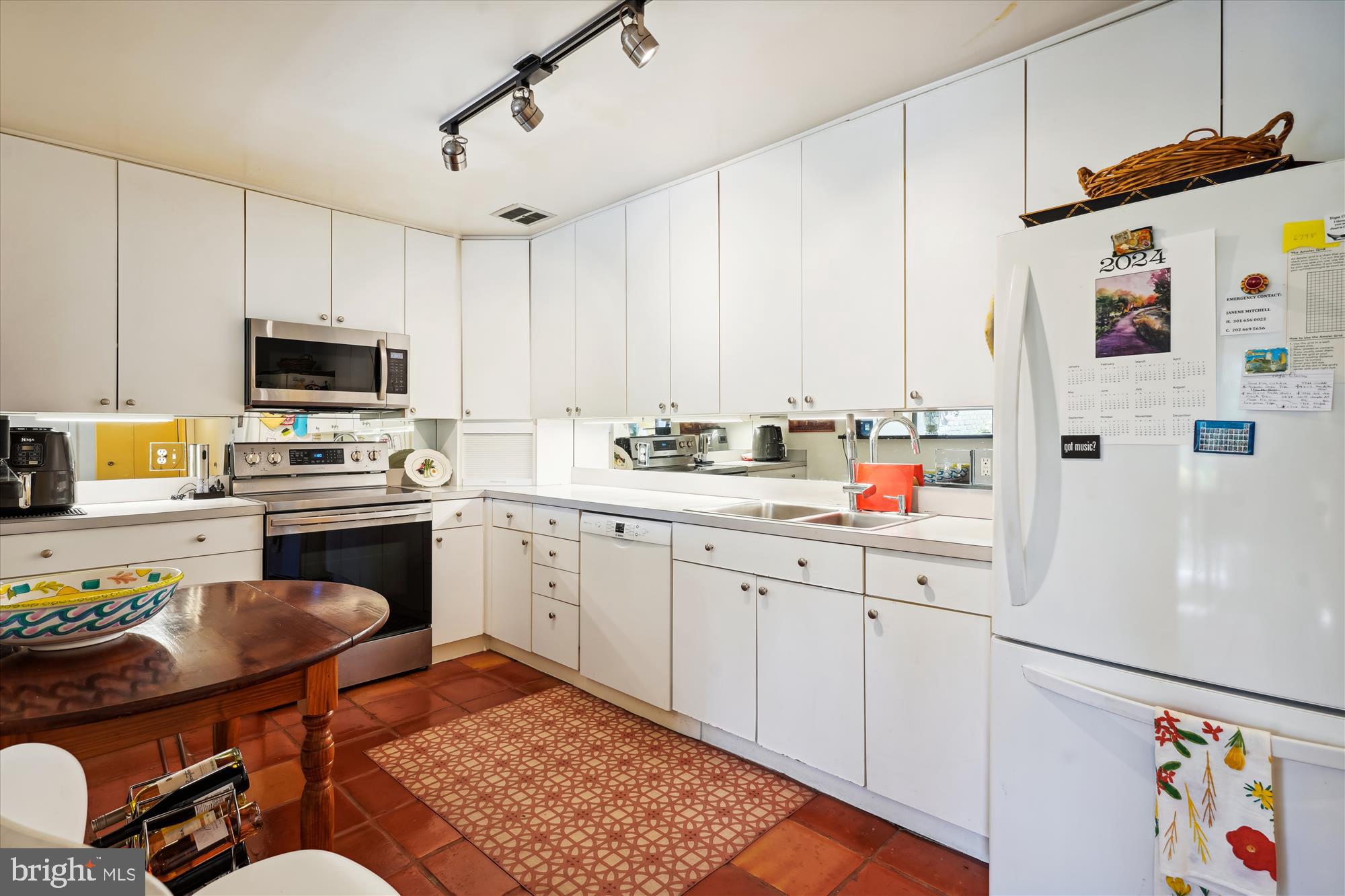 SUMNER VILLAGE - Residential