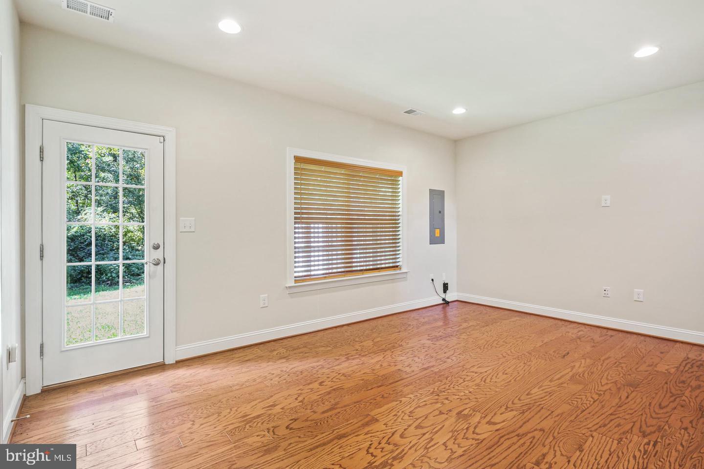 DEVONSHIRE TOWNHOMES - Residential