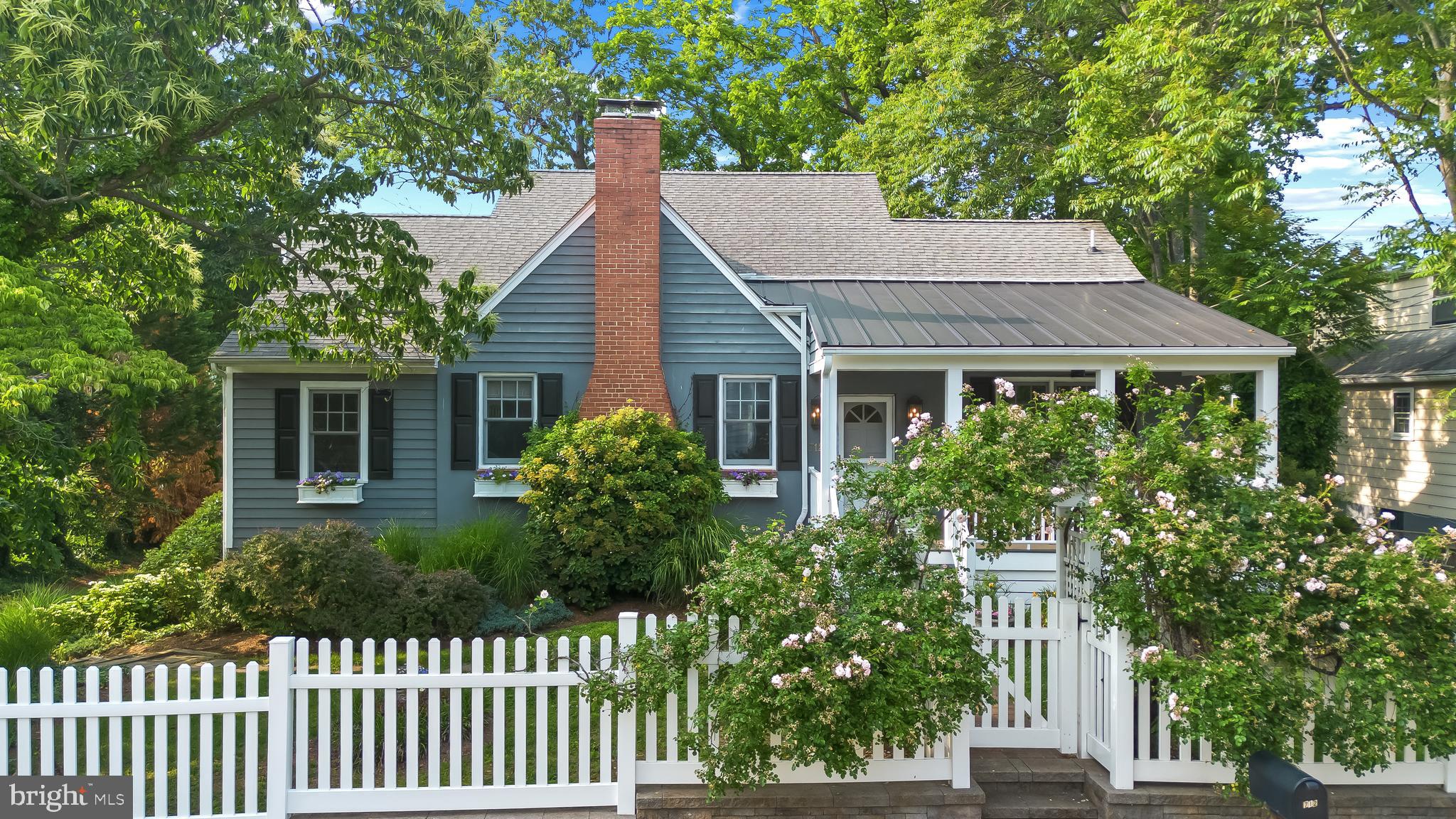 712 WARREN DRIVE