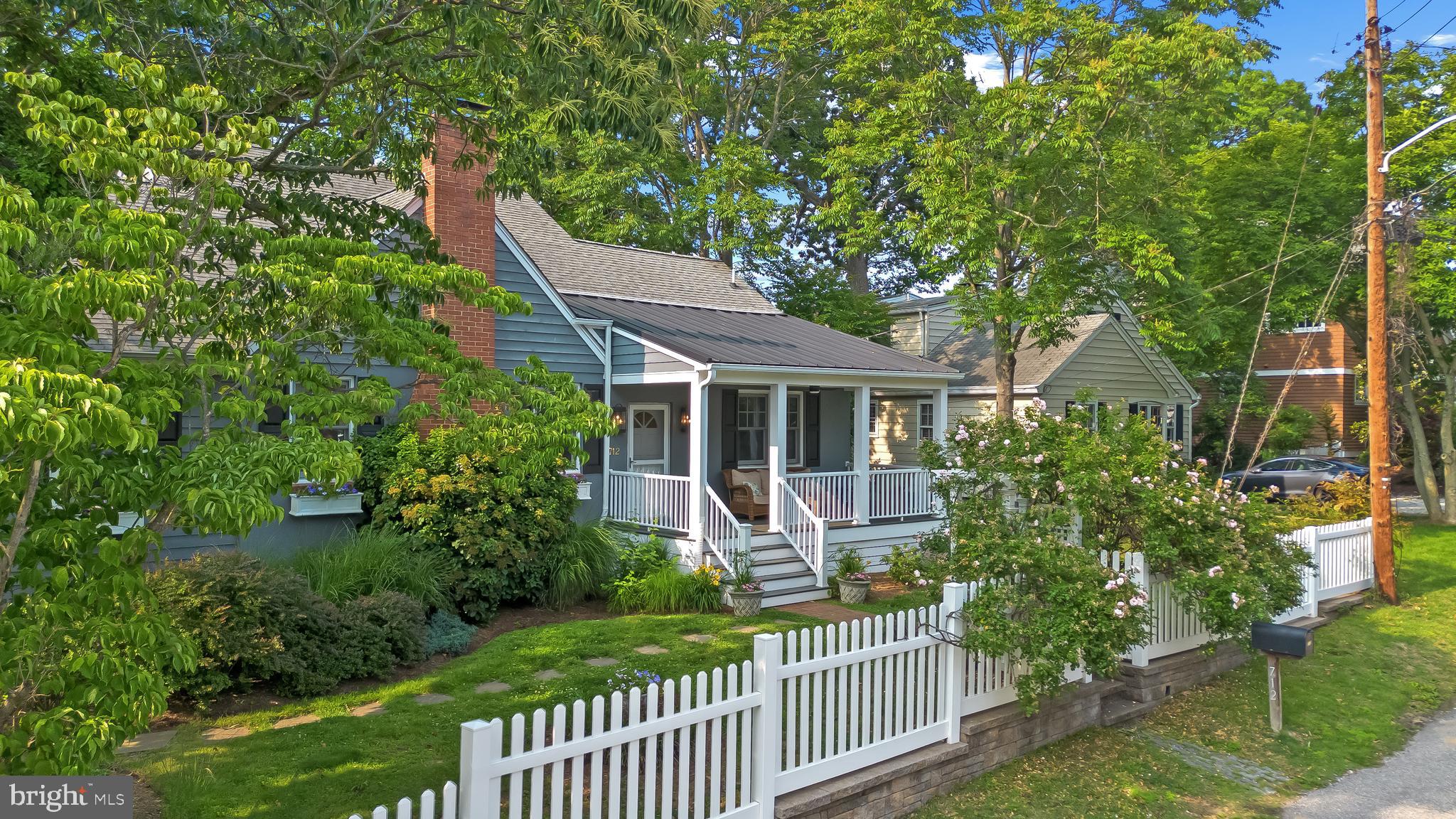 712 WARREN DRIVE