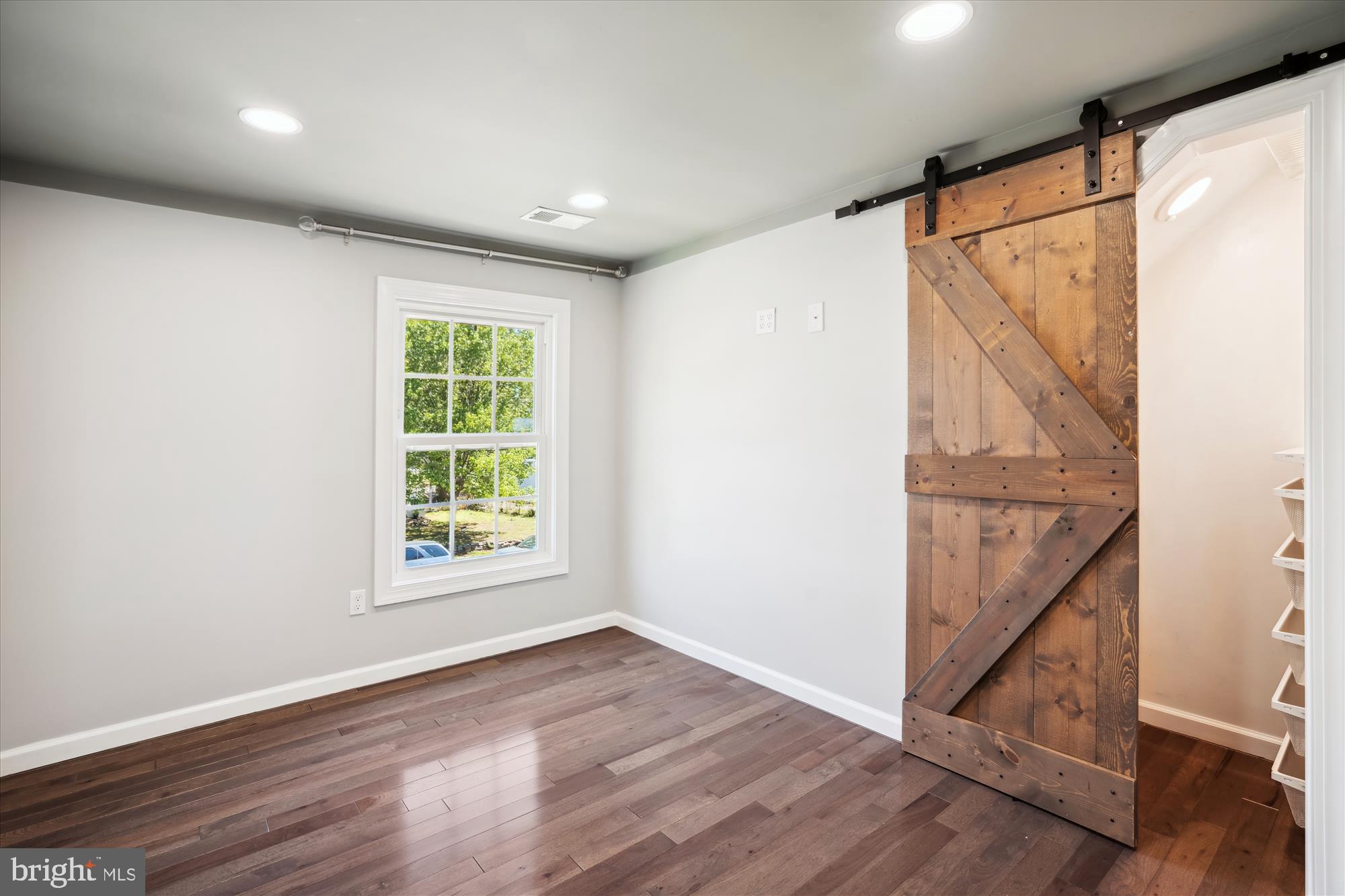 LANDOVER HILLS - Residential