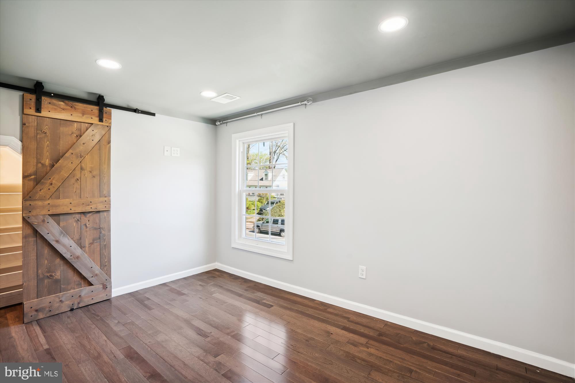 LANDOVER HILLS - Residential