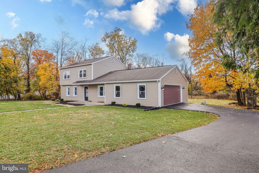 Detached Home on a Corner Lot + Lot Next Door, making this property 1.09 acres in the middle of so many new businesses. Great opportunity for commercial use with proper permits. Access via 2 driveways to both Linglestown and Gale Drive. You could possibly have one as entrance and one as exit if you connect them with township approval.

Additional Lot included in price: Tax ID:  62-013-101-000-0000