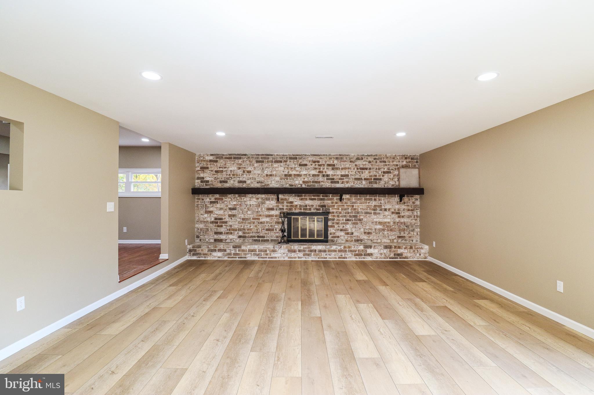 LINGLESTOWN - Commercial Sale