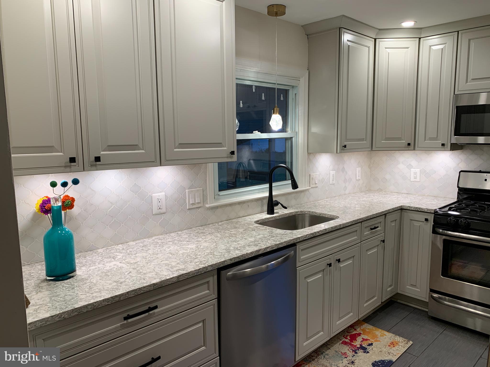 GREENTOP MANOR - Residential