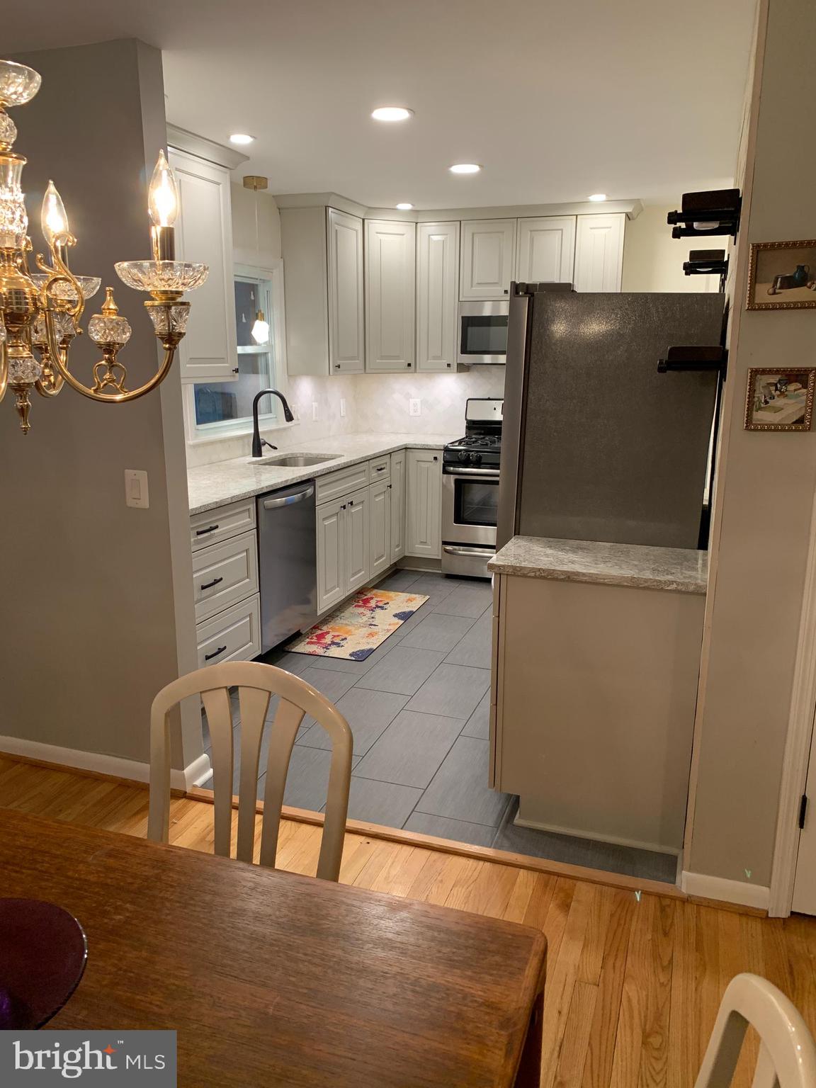 GREENTOP MANOR - Residential