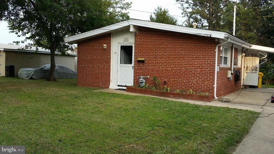 Great starter home. 3 bedroom and 1 bath. Needs some work. HOUSE IS SOLD "AS IS".