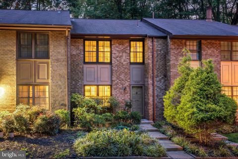 2022 HEADLANDS CIRCLE RESTON VA 20191