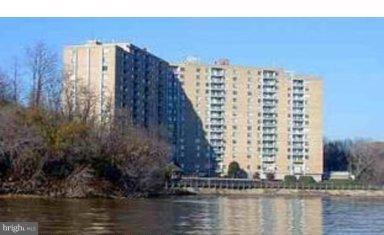 MARINA TOWERS - Residential Lease