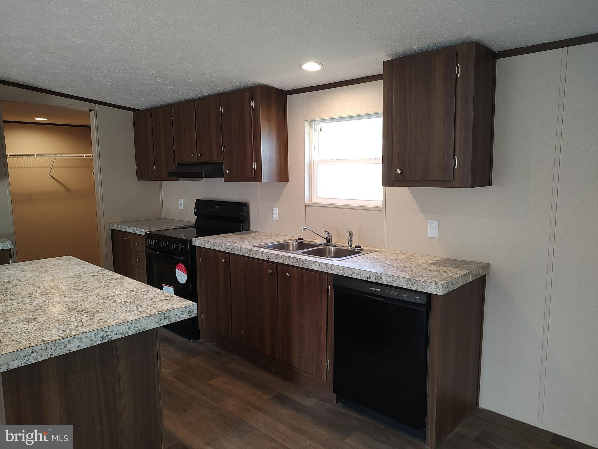 RIDGEWOOD MHP - Residential