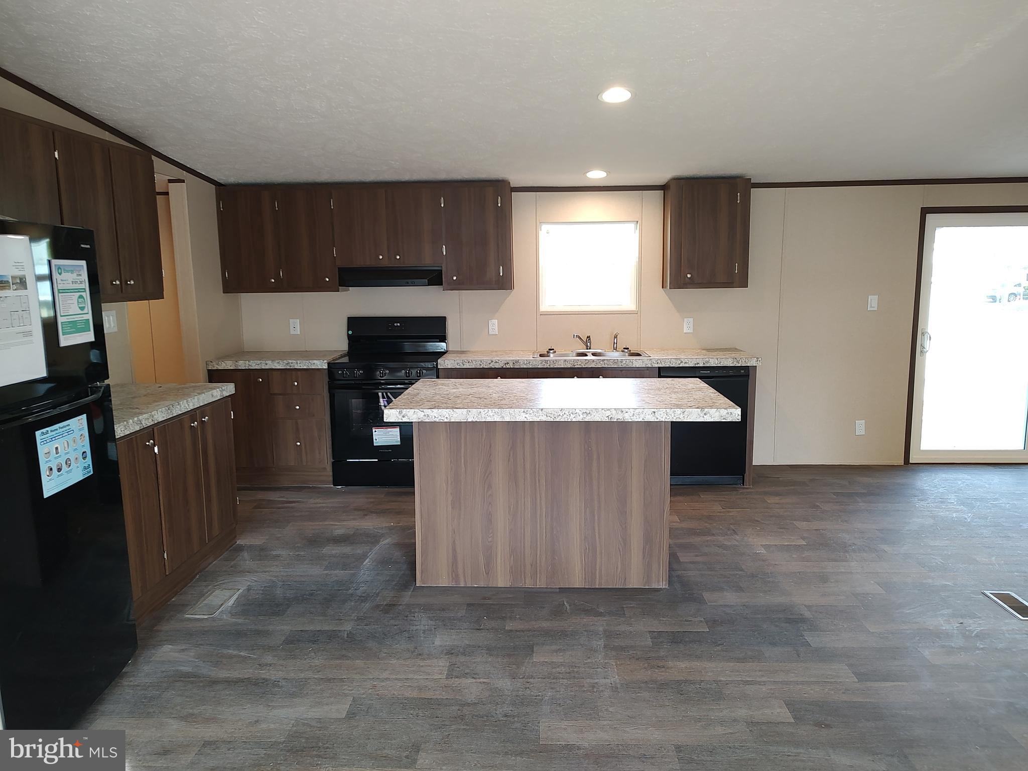 RIDGEWOOD MHP - Residential