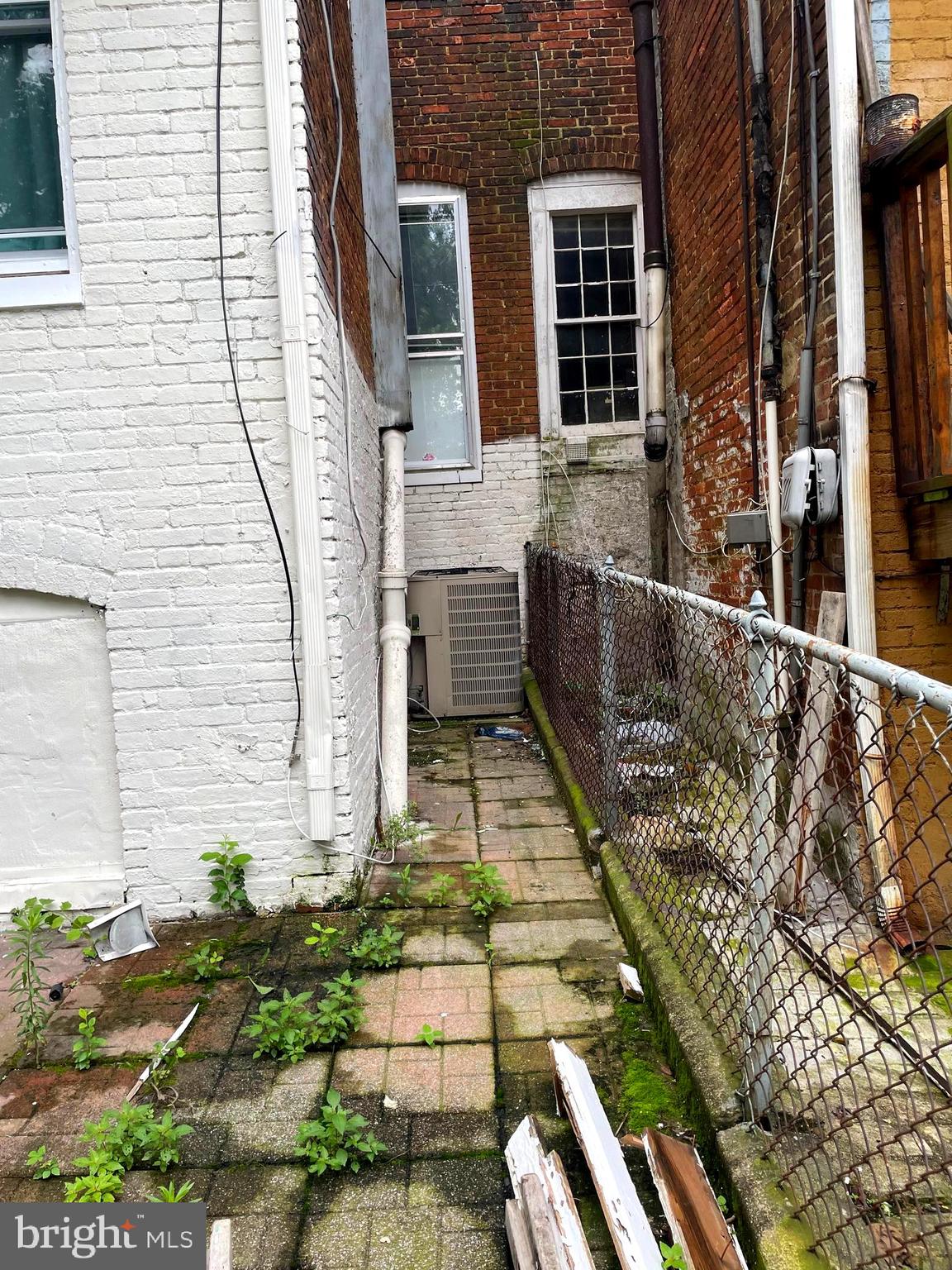 BROADWAY EAST - Residential