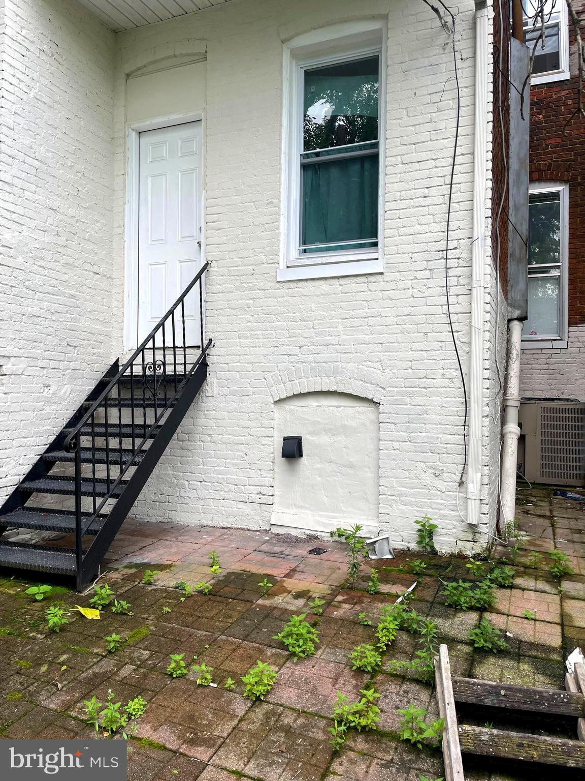 BROADWAY EAST - Residential