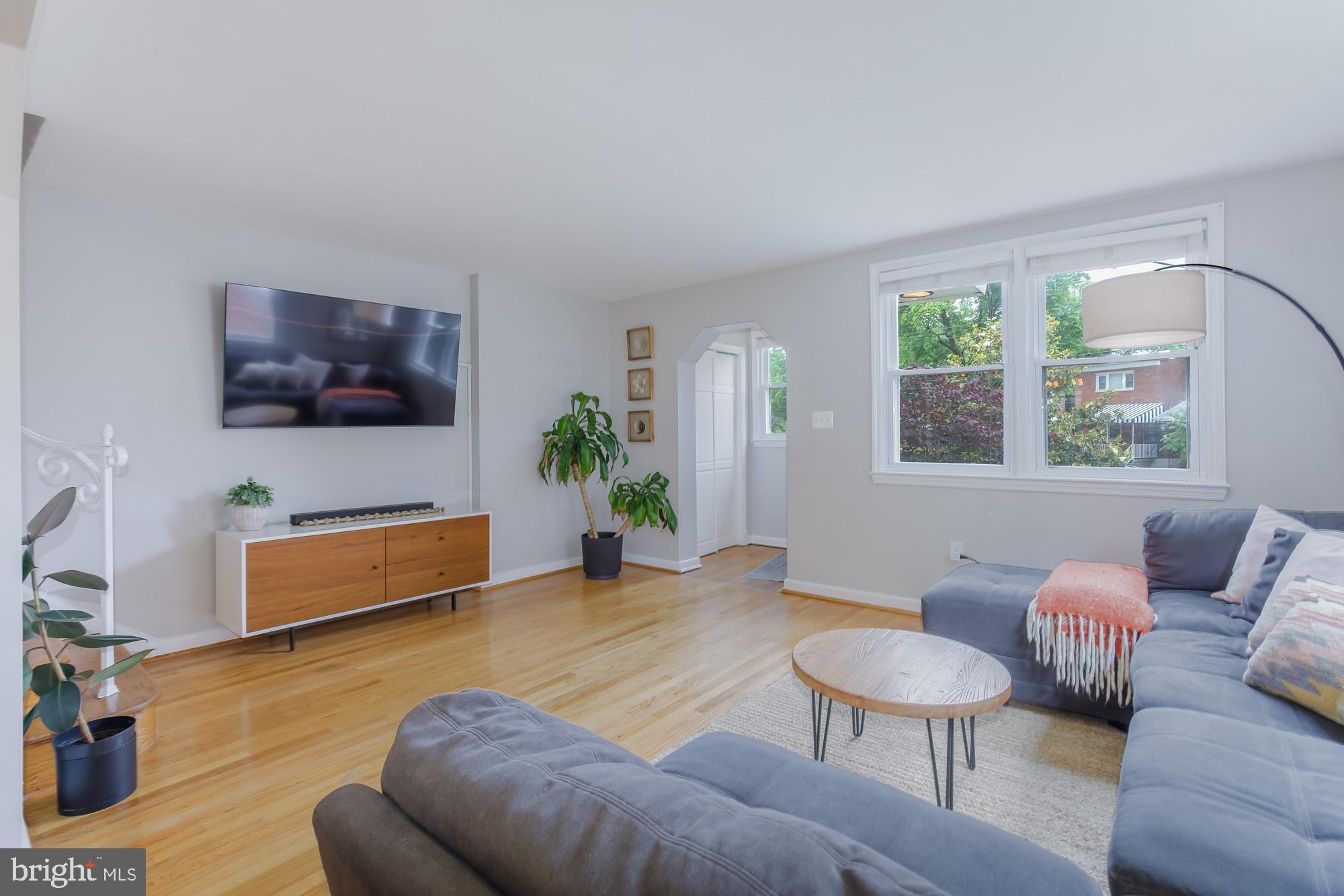 6015 7TH PLACE NW