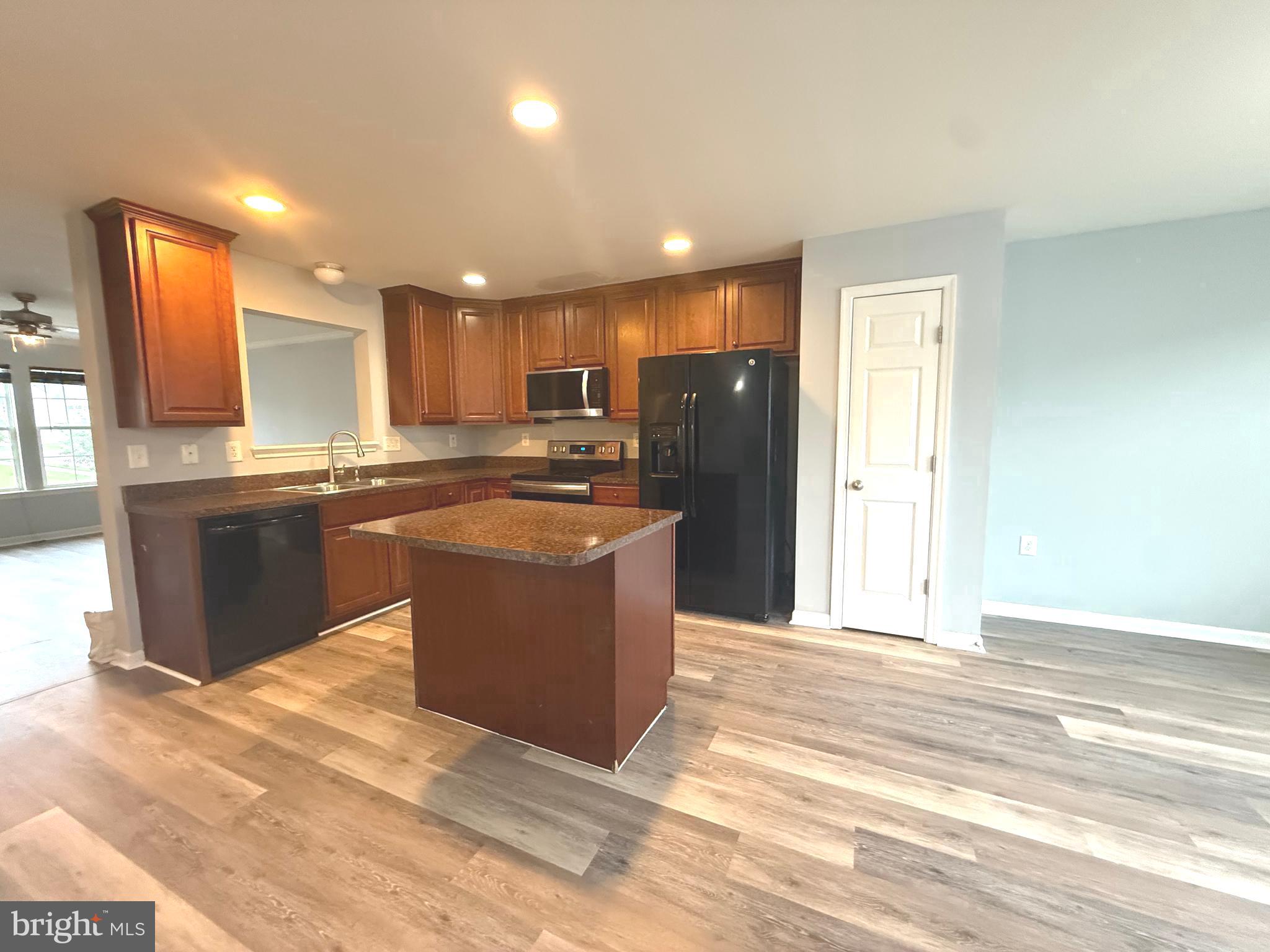 RIVERSIDE VILLAGES - Residential Lease