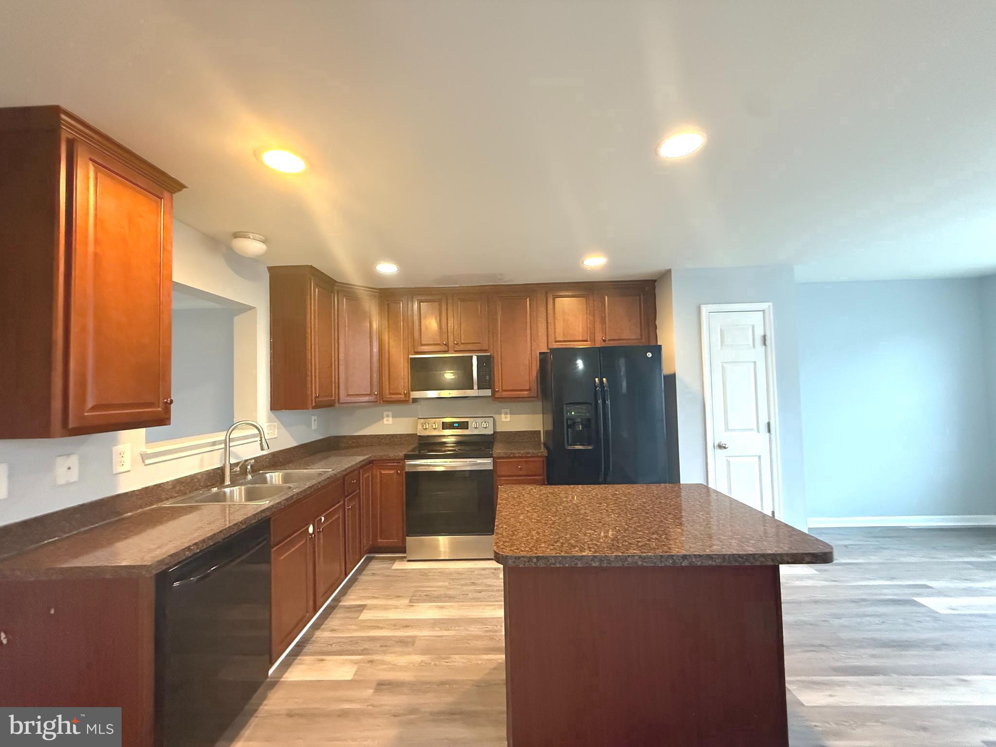 RIVERSIDE VILLAGES - Residential Lease