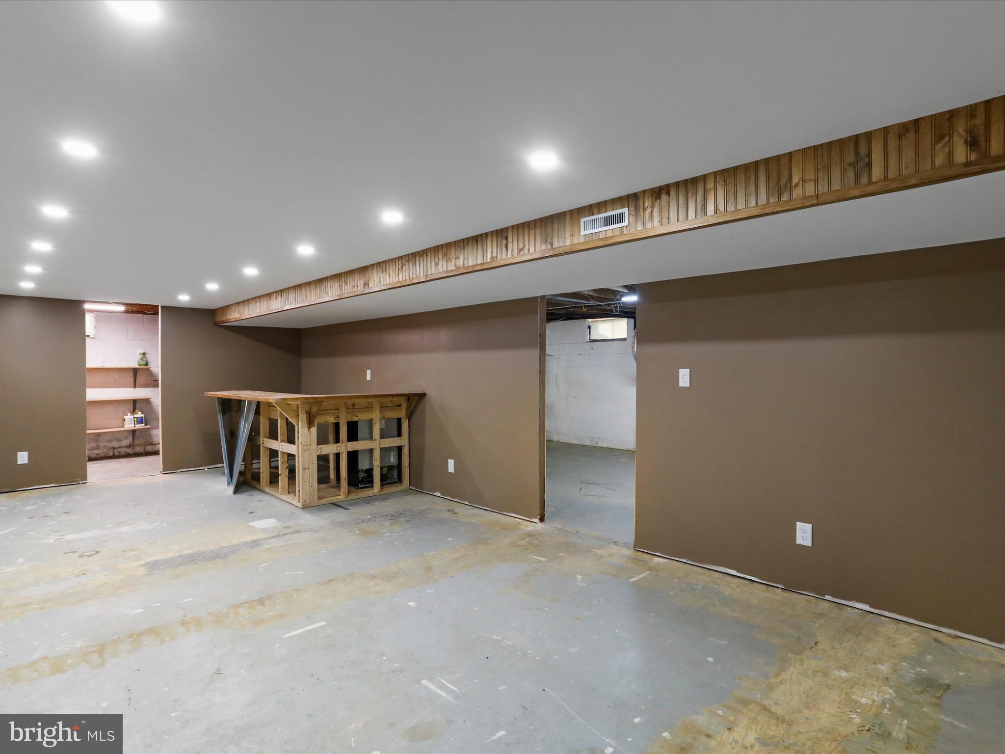 HORSESHOE RUN ROAD - Residential