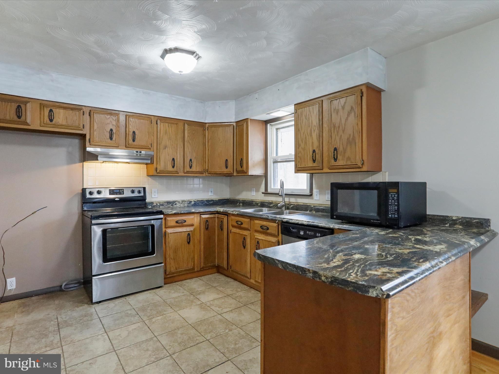 HORSESHOE RUN ROAD - Residential