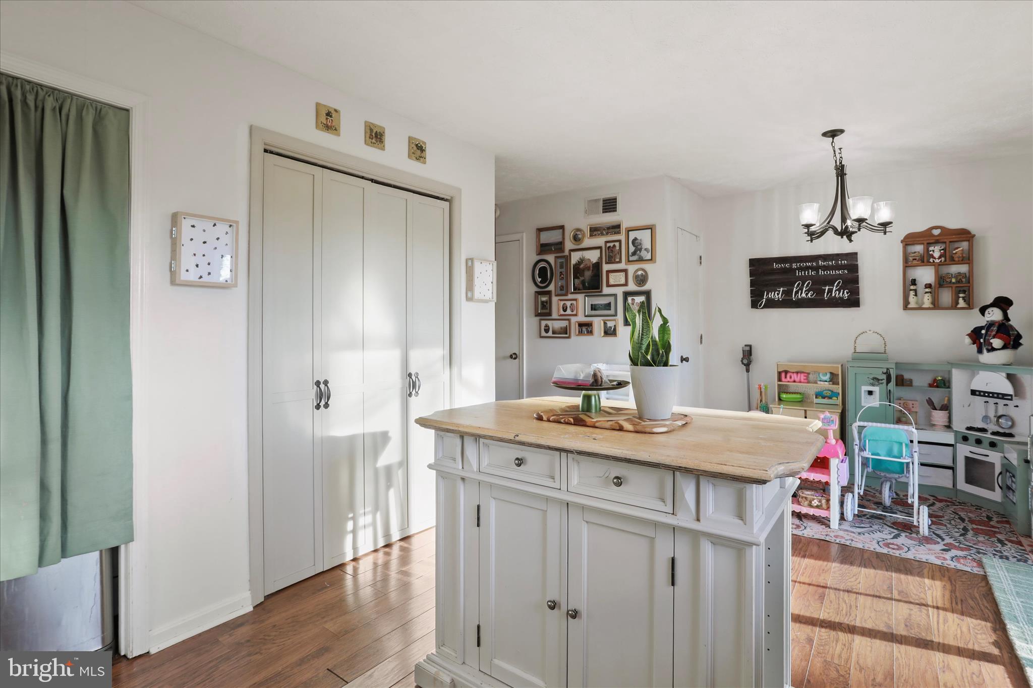 FREDERICKTOWNE TOWNHOUSE - Residential