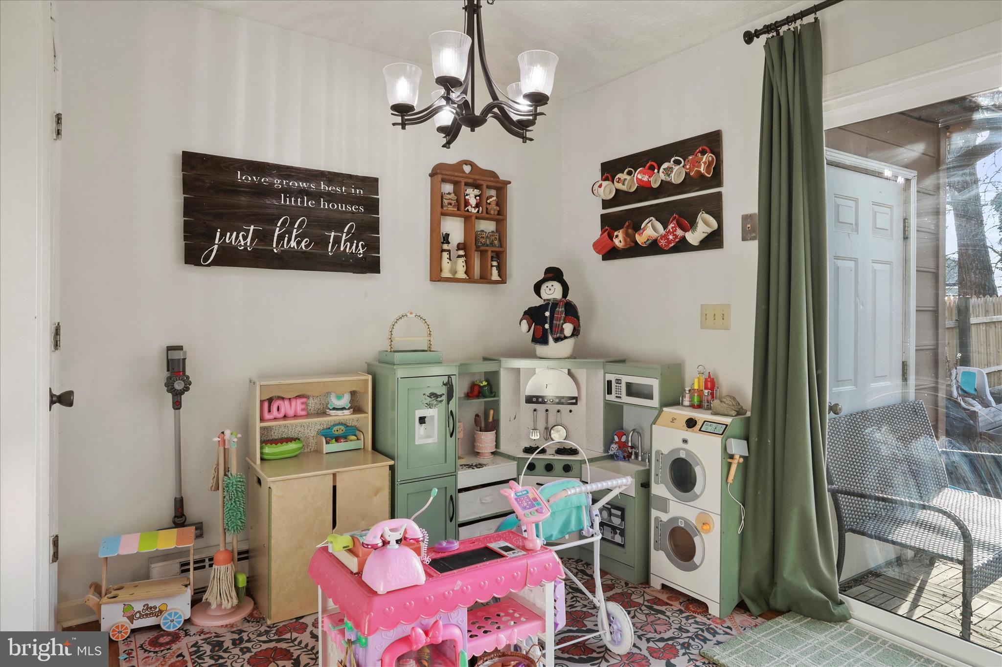 FREDERICKTOWNE TOWNHOUSE - Residential