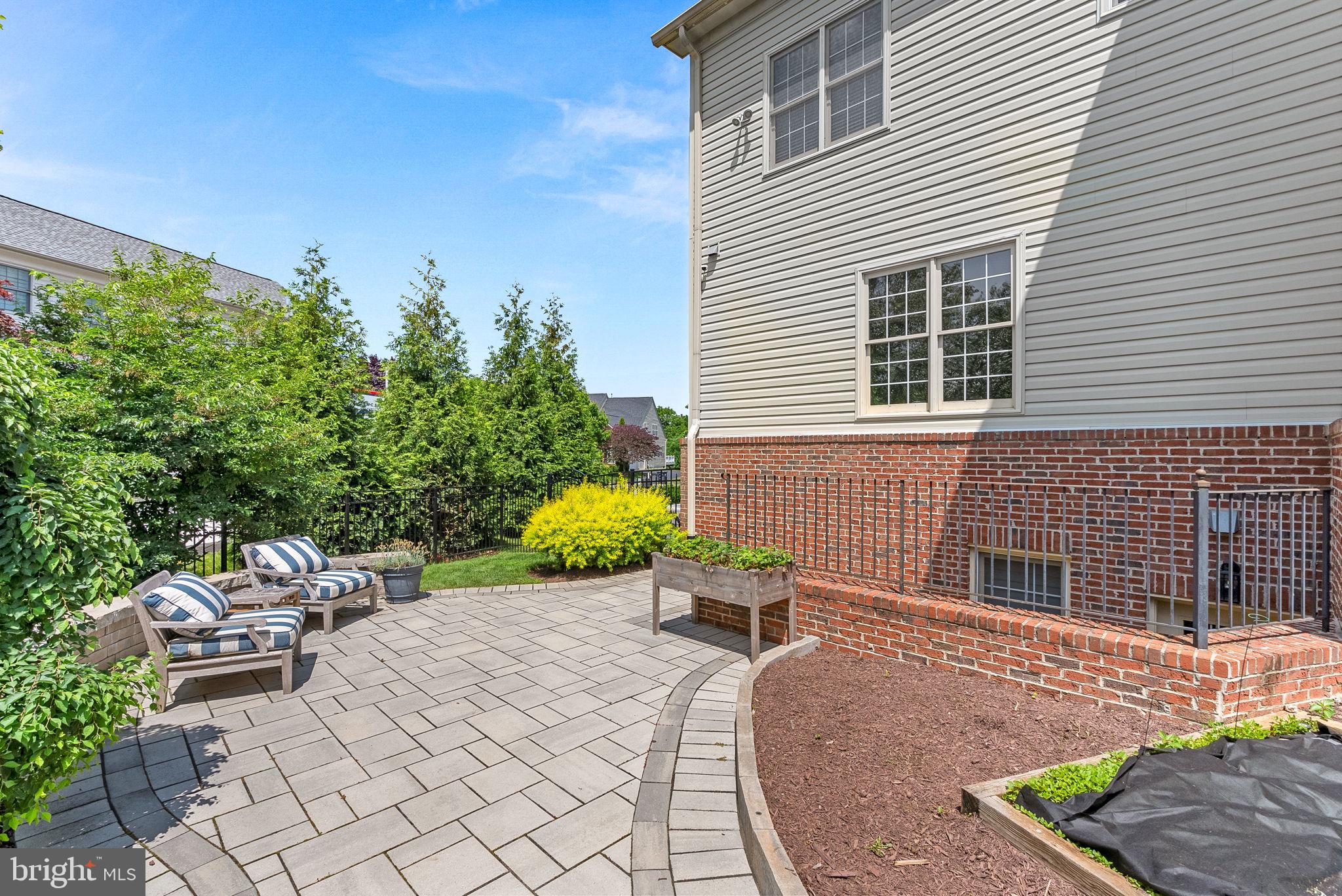 VILLAGE OF WAXPOOL - Residential