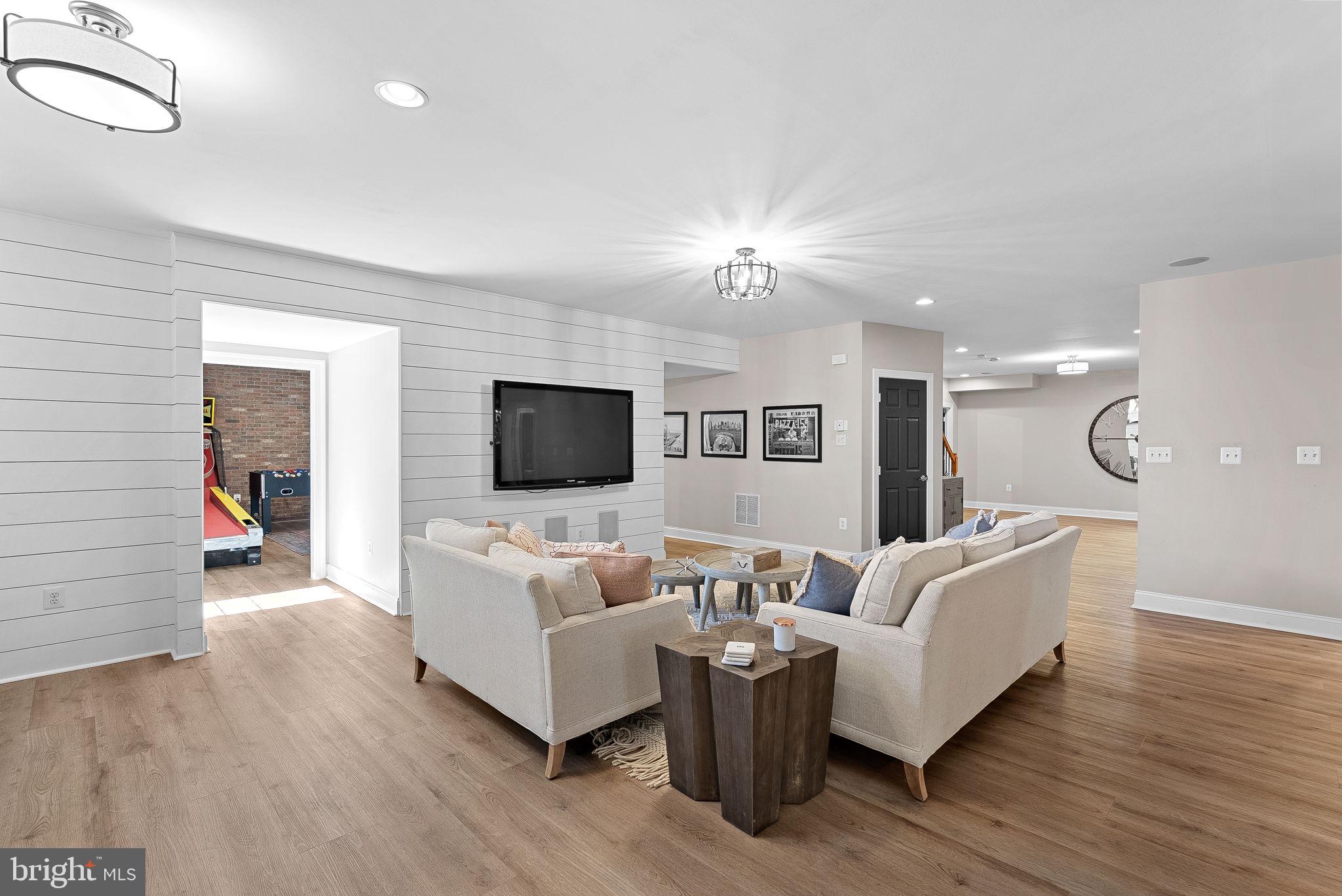 VILLAGE OF WAXPOOL - Residential