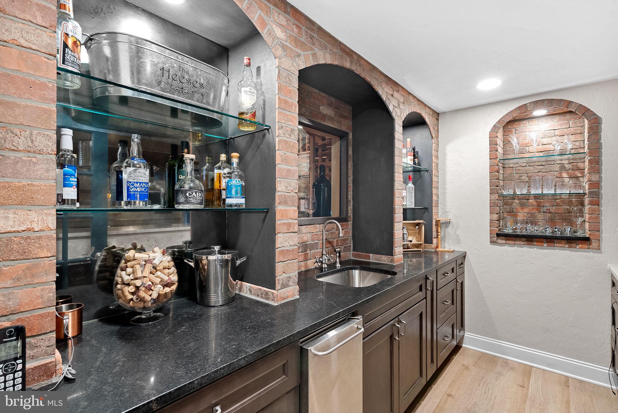 VILLAGE OF WAXPOOL - Residential