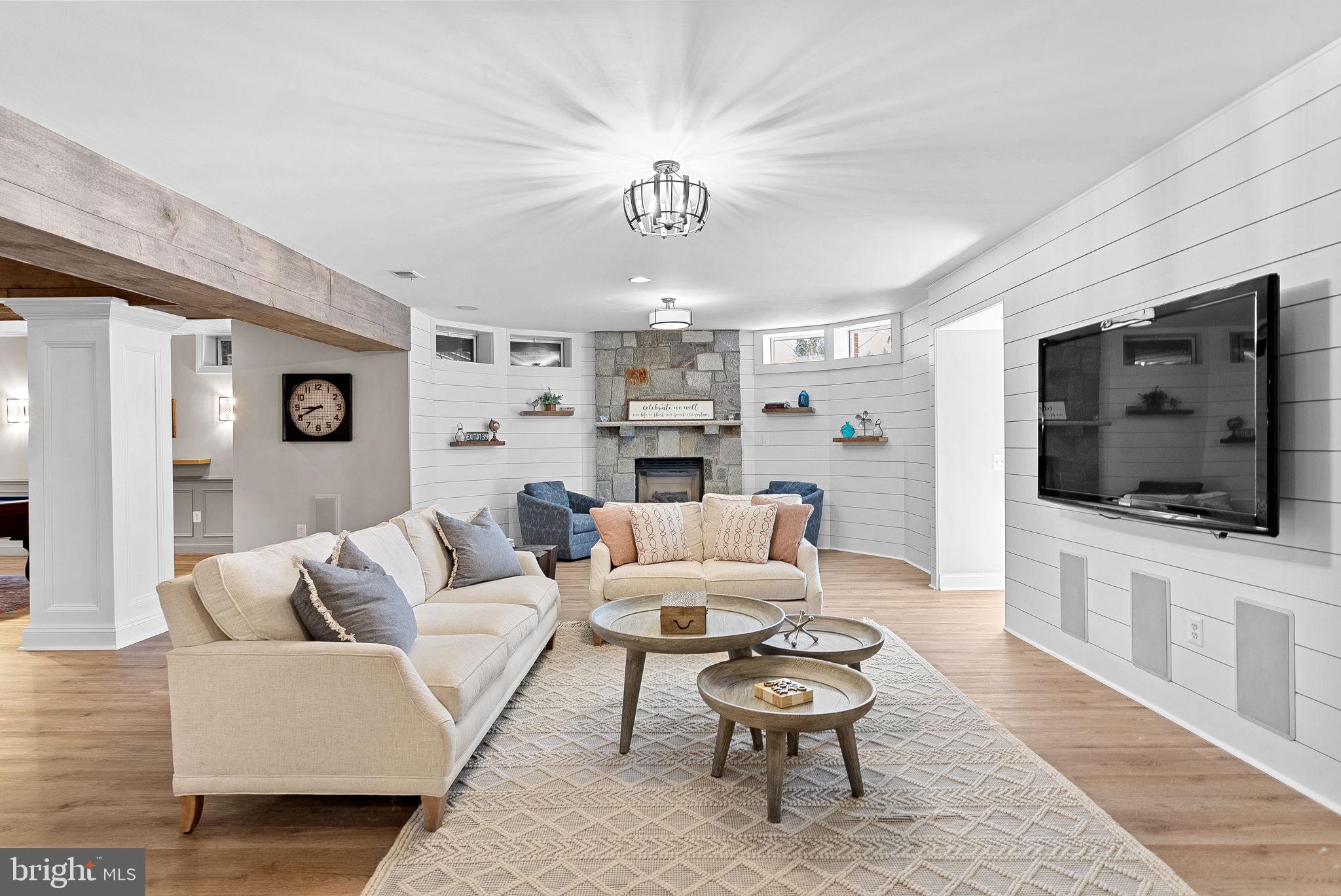 VILLAGE OF WAXPOOL - Residential