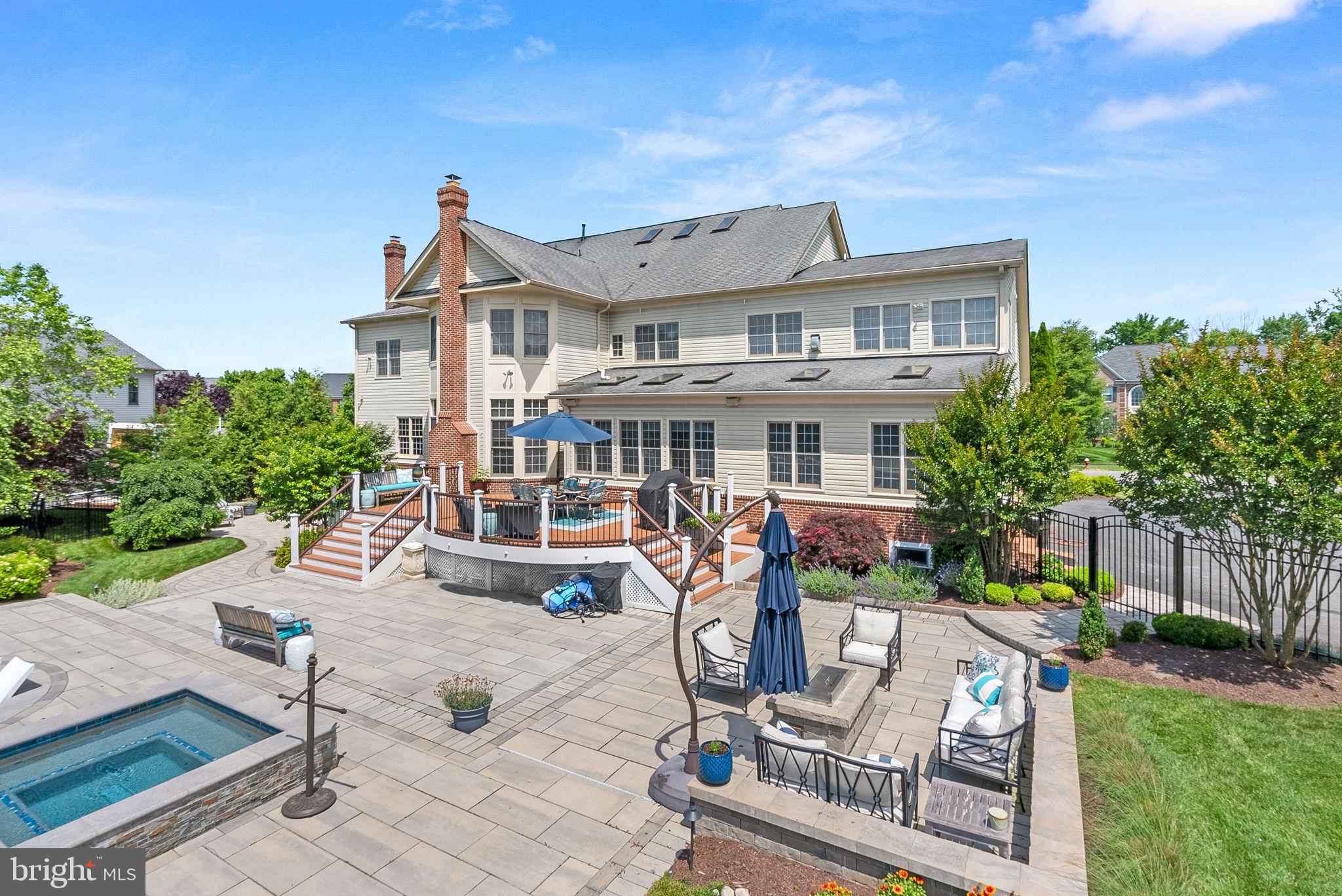 VILLAGE OF WAXPOOL - Residential