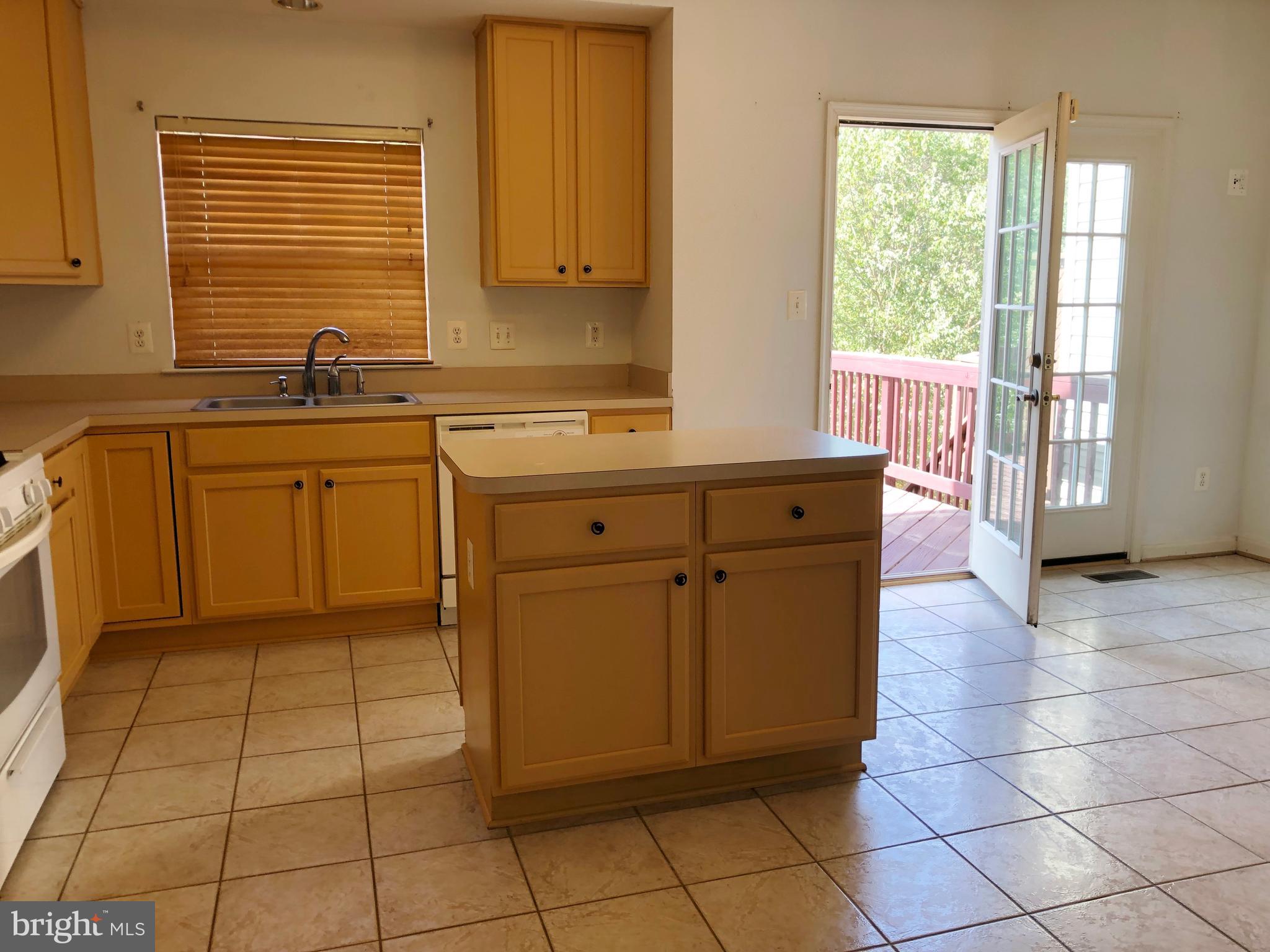 CLOVERLEAF TOWNHOMES - Residential Lease