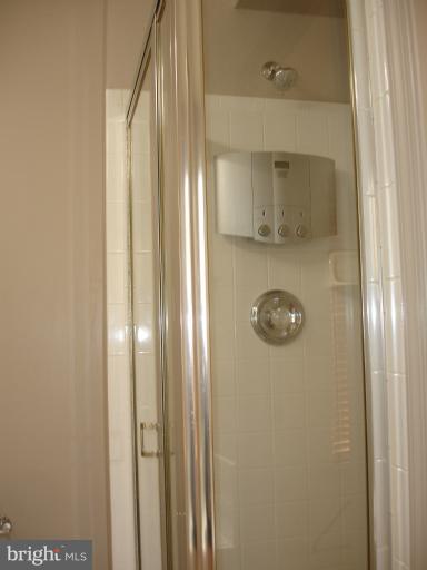 CLOVERLEAF TOWNHOMES - Residential Lease