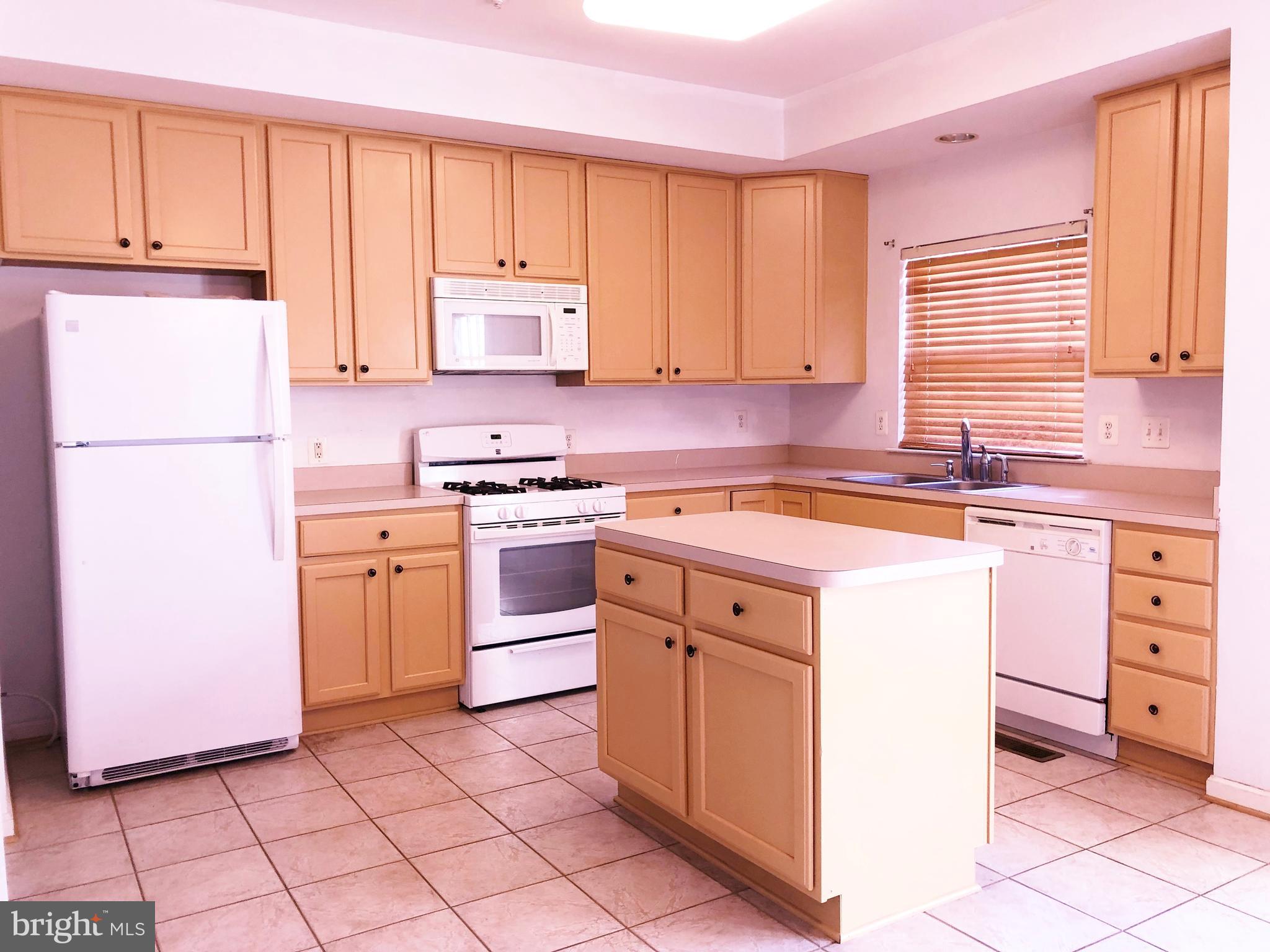 CLOVERLEAF TOWNHOMES - Residential Lease