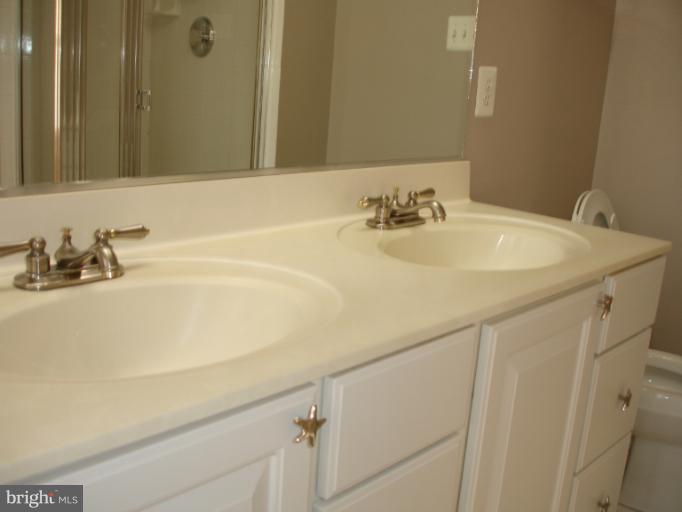 CLOVERLEAF TOWNHOMES - Residential Lease