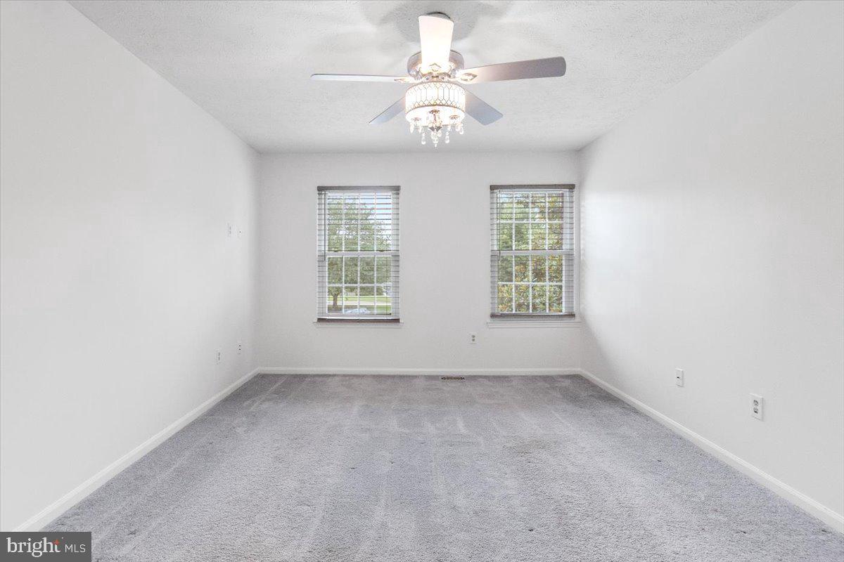 ASHFORD OAKS - Residential