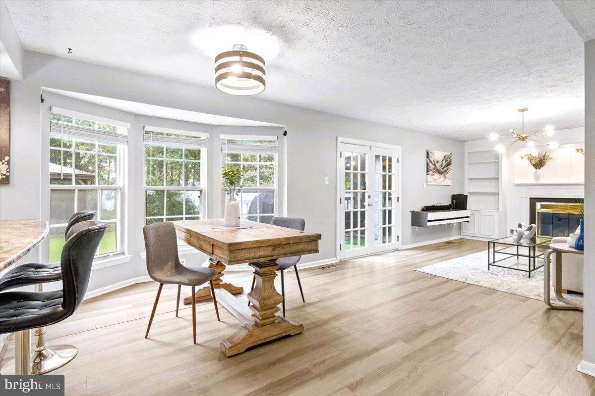 ASHFORD OAKS - Residential