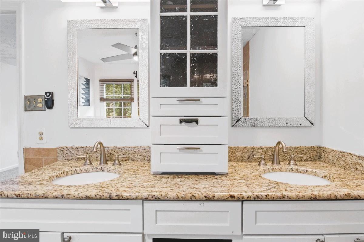 ASHFORD OAKS - Residential