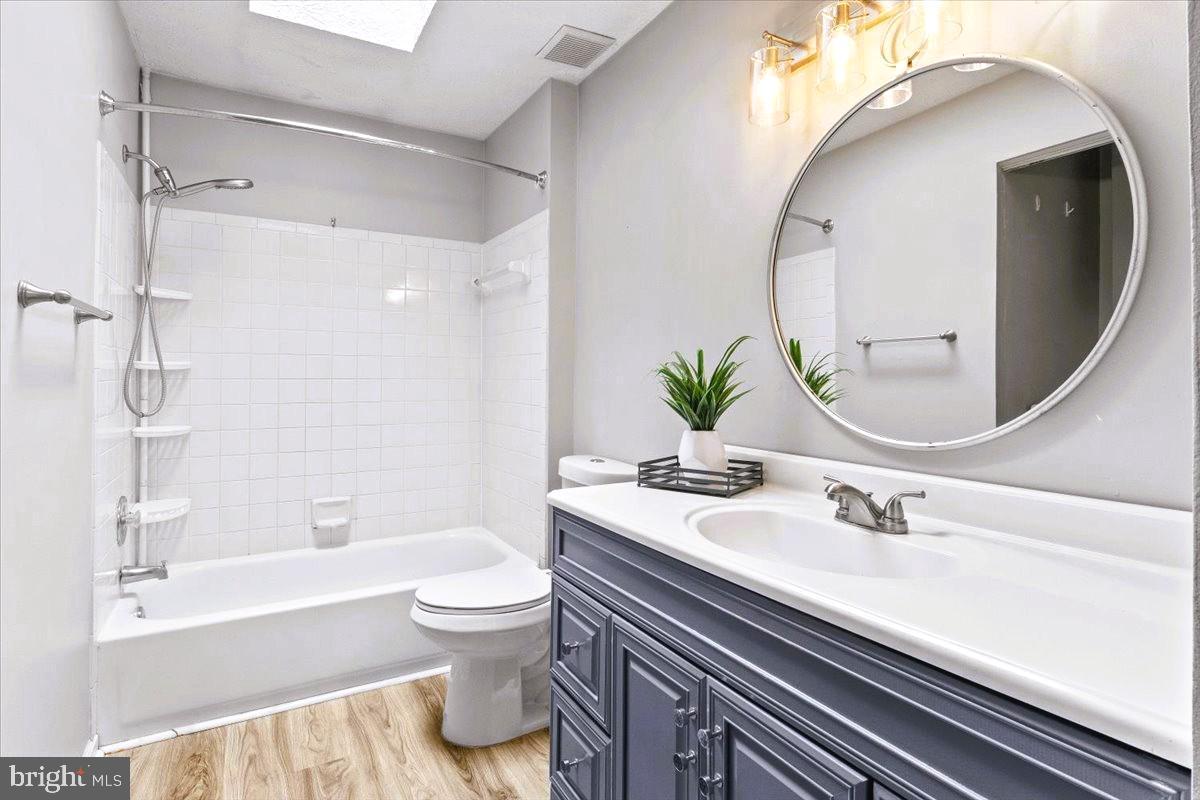 ASHFORD OAKS - Residential