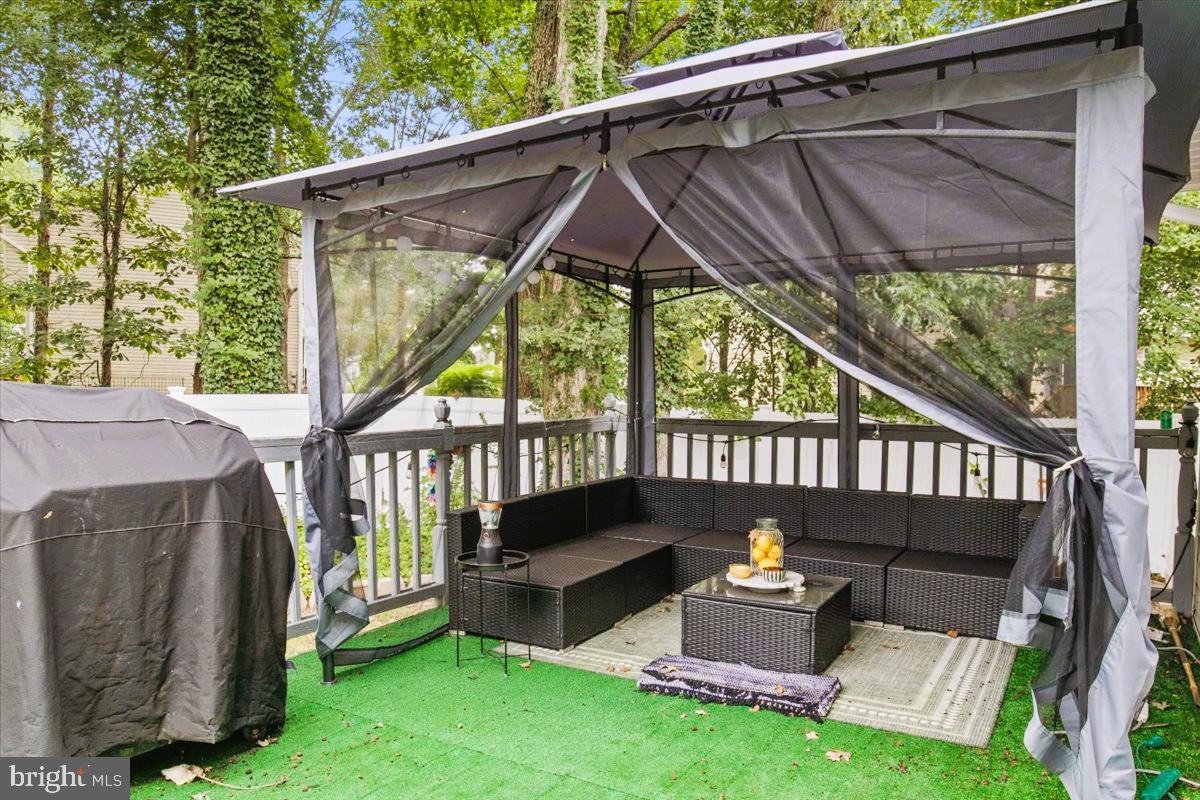 ASHFORD OAKS - Residential